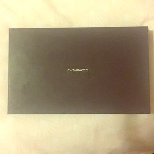 Mac palette 10 blush and sculpting powders